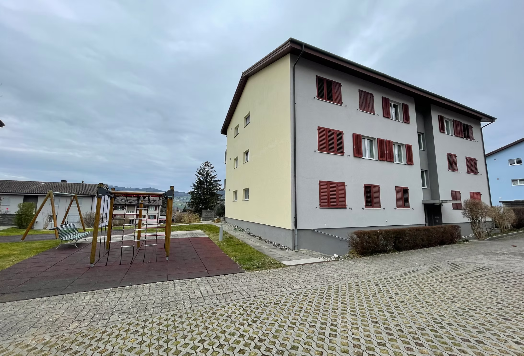 Wohnüberbauung mit Aussenbereich und Spielplatz – familienfreundliche Immobilie